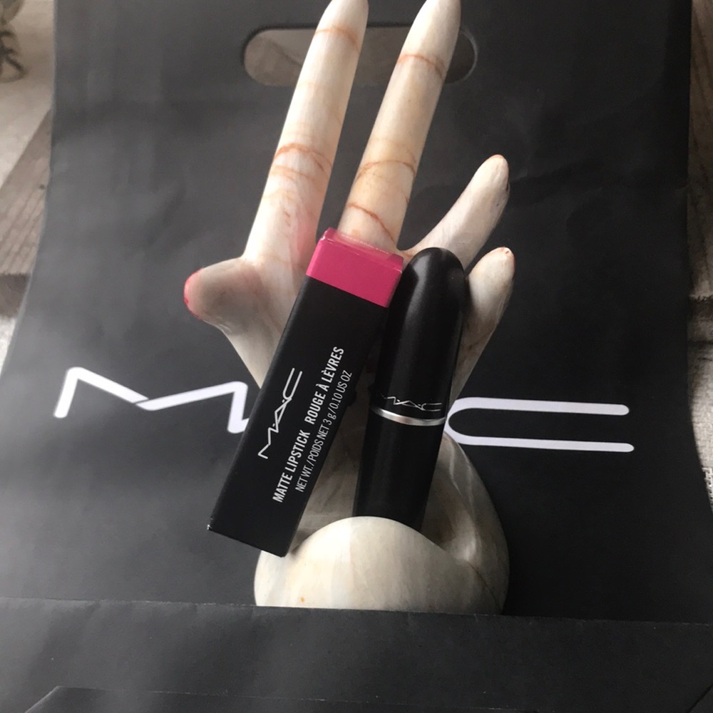 Mac  fuschia Lipstick